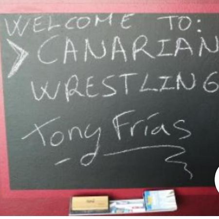 Tony Frias - Canarian Wrestling ลาลากูนา ภายนอก รูปภาพ